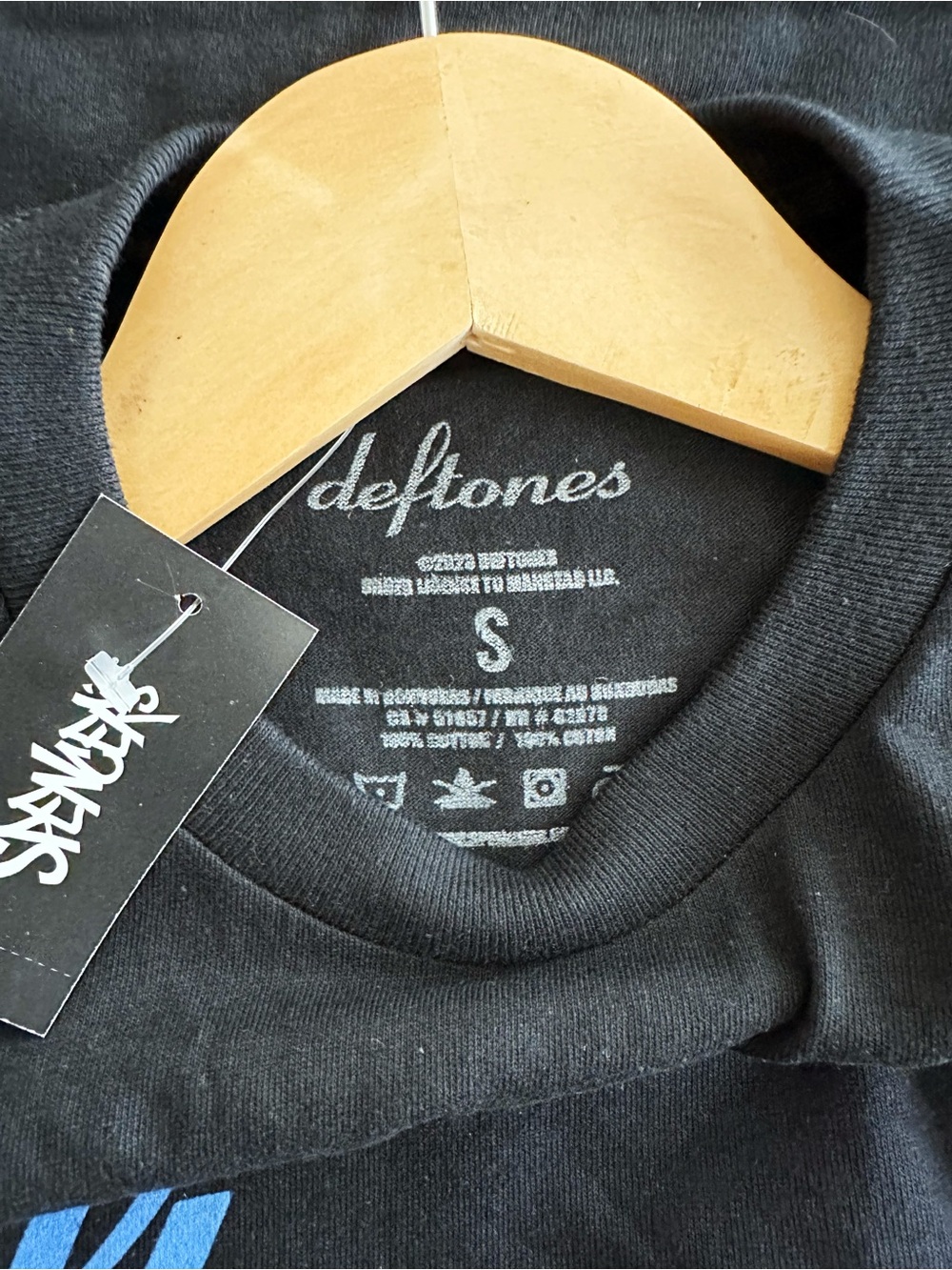 NEW Deftones Around the Fur Black Graphic Band T-Shirt - Picture 3 of 6